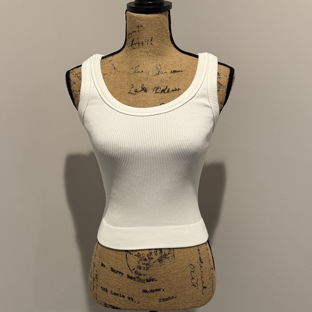 NWT Zenana Outfitters White Ribbed Scoop Tank